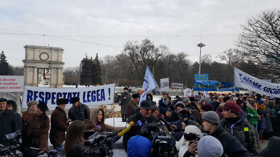 Молдова: у Кишиневі педагоги вийшли на акцію протесту, вимагаючи підвищення зарплати