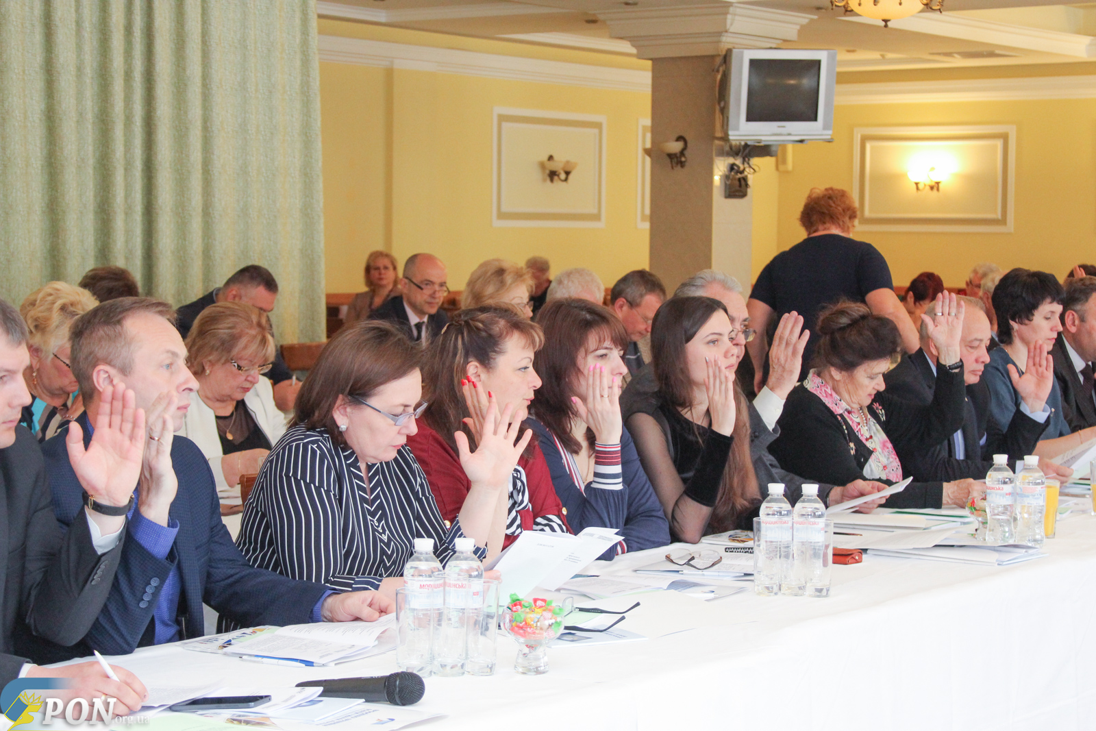 Присвоєння одночасно педзвання і кваліфікаційної категорії при атестації вчителя та вихователя